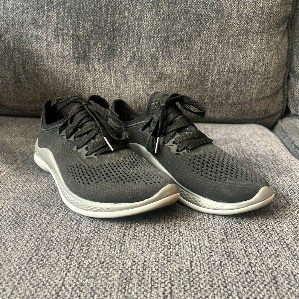 Crocs pacer tennis shoe